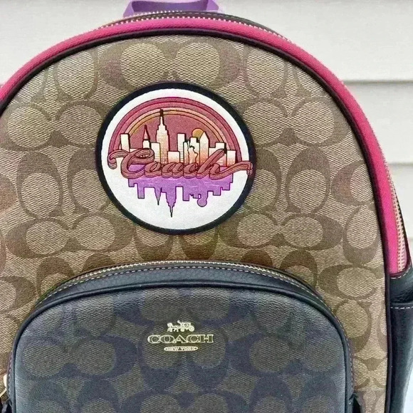 Coach Backpack With Souvenir Patches In Blocked Signature - Picture 4 of 12